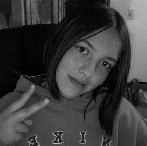 Jade Short Photo 1