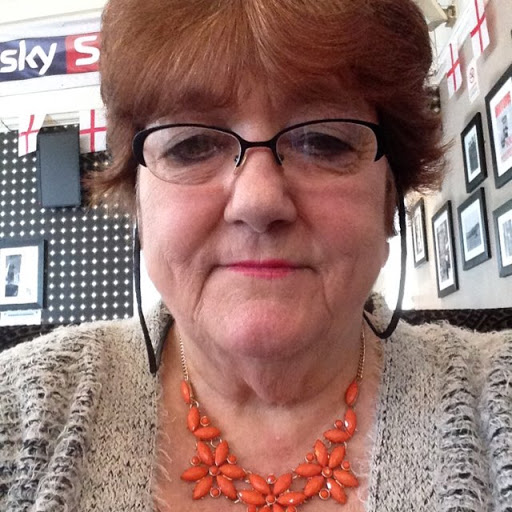 Phyllis Hill Photo 14