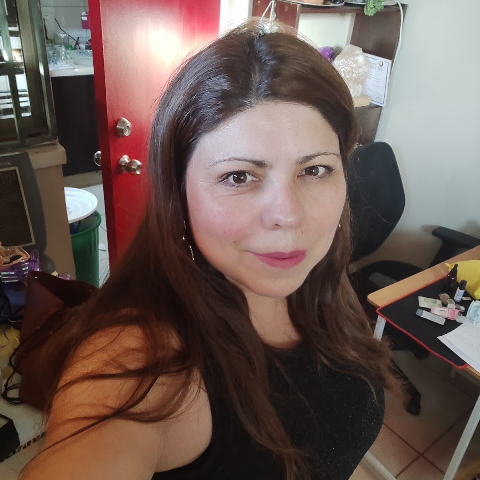 Elizabeth Ricci Photo 11