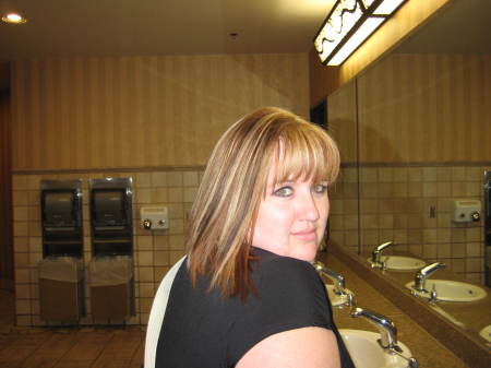 Paula Adams Photo 33