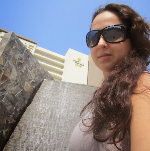 Elizabeth Roque Photo 27