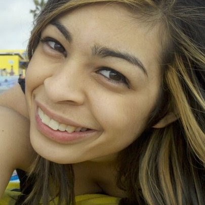 Amanda Torres Photo 17