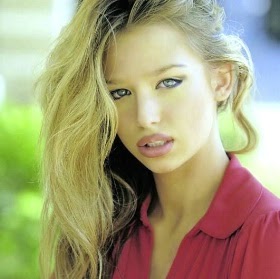 Victoria Gardner Photo 31