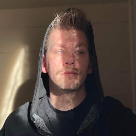 Nicholas Wolfe Photo 9