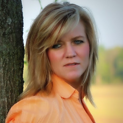 Tracey Holliday Photo 12