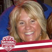 Elizabeth Holliday Photo 28