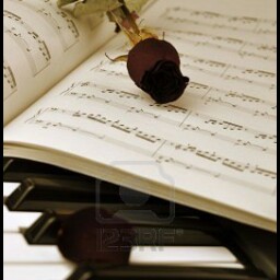 Julia Goetz Photo 14