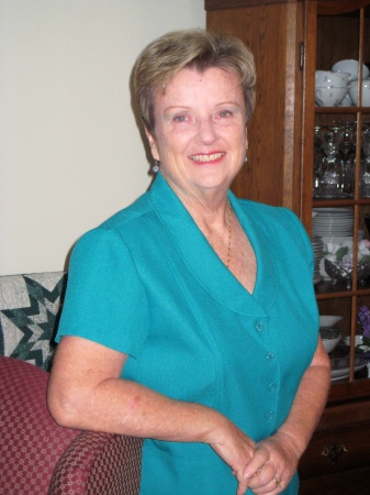 Carolyn Harris Photo 34