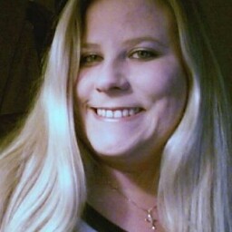Julie Woods Photo 6