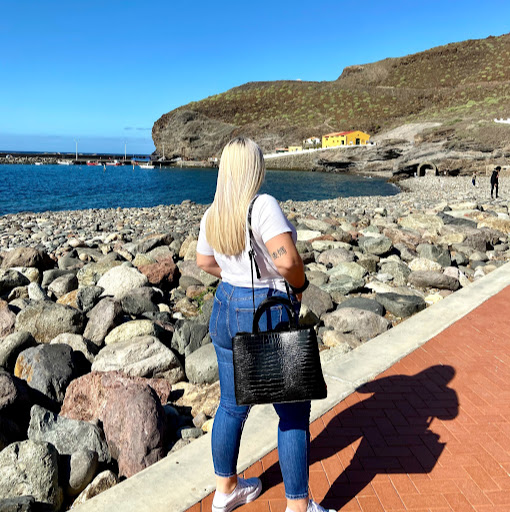 Sara Suarez Photo 13