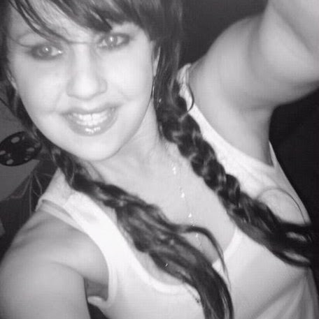 Sarah Barrett Photo 36