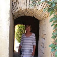 Sandra Riley Photo 14