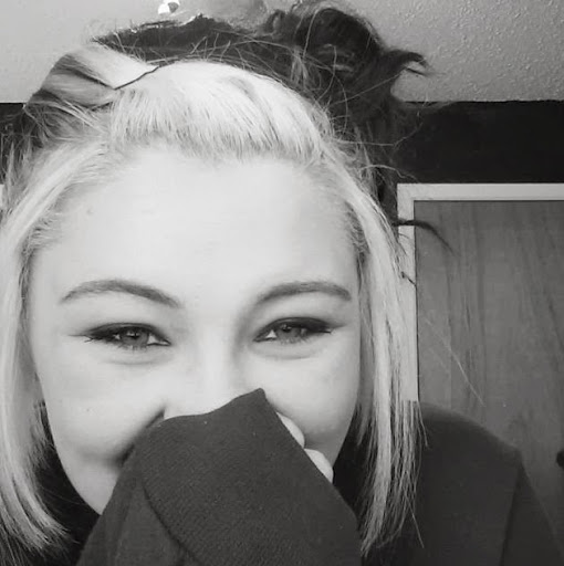 Julia Betts Photo 19