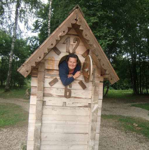 Sarah Curtis Photo 9