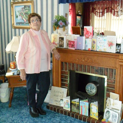 Shirley Lindsay Photo 13