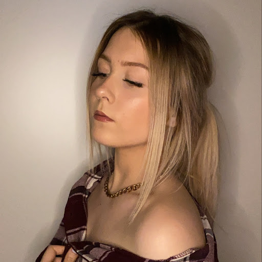 Betty Kelly Photo 25