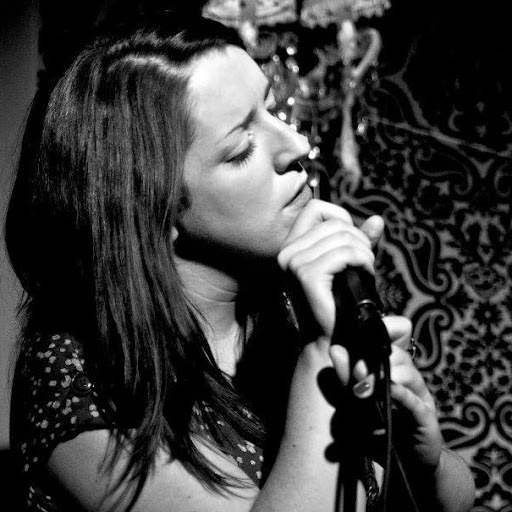 Amy Conroy Photo 12