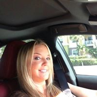 April Nicholson Photo 19