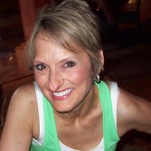 Julie Thomas Photo 14