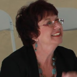 Elizabeth Schofield Photo 35