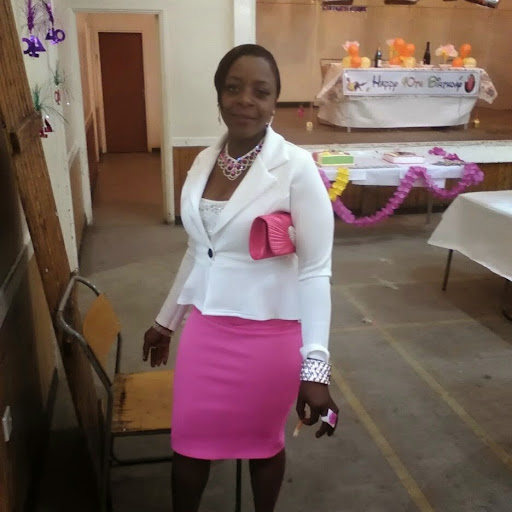 Maxine Green Photo 15