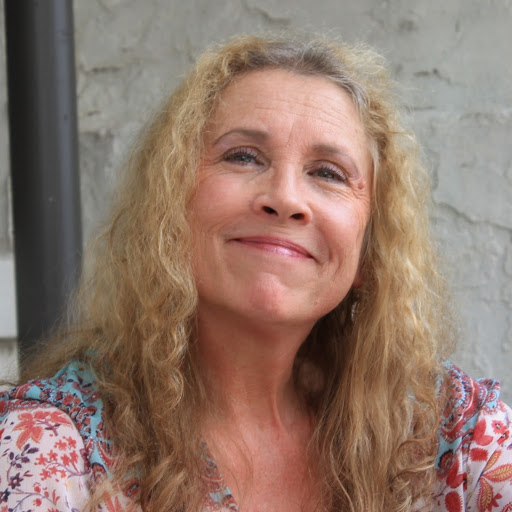 Debbie Elliott Photo 17