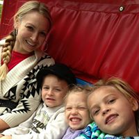 Stephanie Newton Photo 17