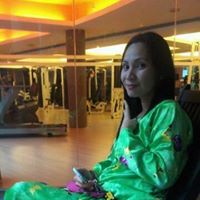 Emily Benjamin Photo 7