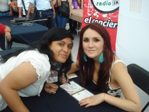 Elizabeth Moreno Photo 16