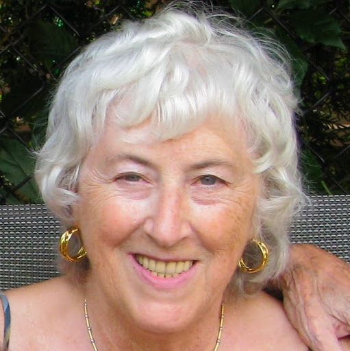 Suzanne Moss Photo 29