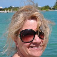 Rebecca Hunt Photo 6