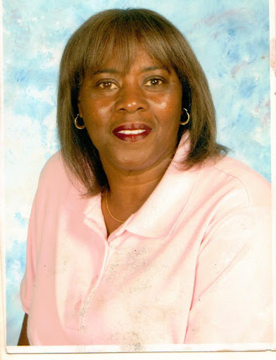 Saundra Robertson Photo 3