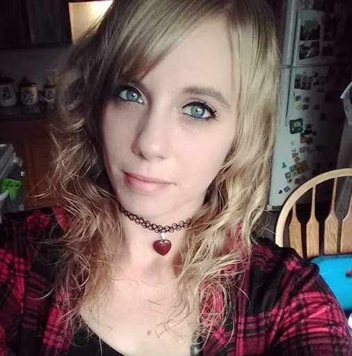 Sarah Warner Photo 11