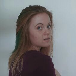 Emma Reynolds Photo 38