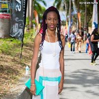 Alicia Roach Photo 13