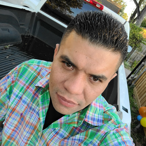 Eduardo Villanueva Photo 26