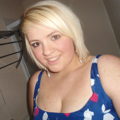 Amy Hewitt Photo 6