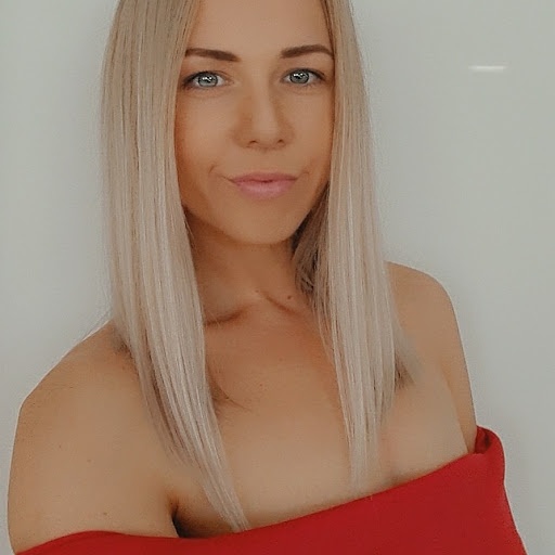 Sarah Reynolds Photo 26