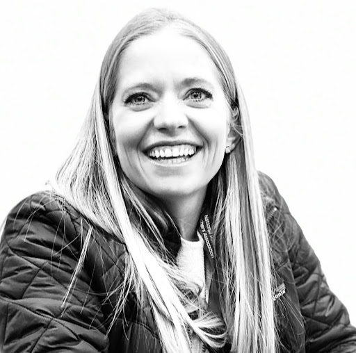 Rachel Lowry Photo 15