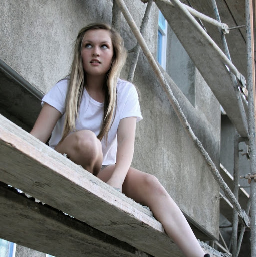 Katie Scully Photo 11