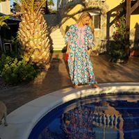 Carmen Schroeder Photo 16