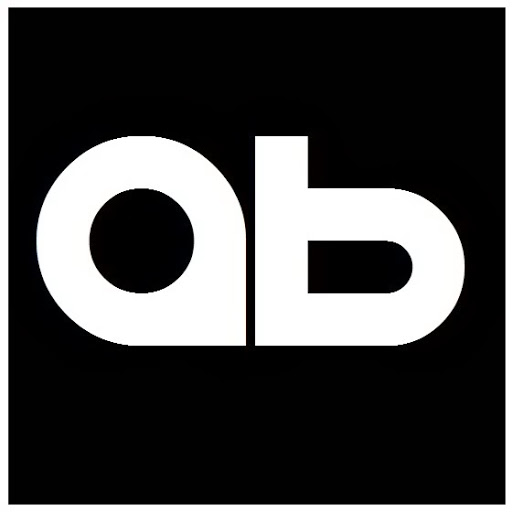 Christina Hedges Photo 23