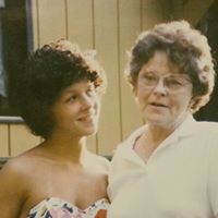 Jennifer Stutz Photo 18