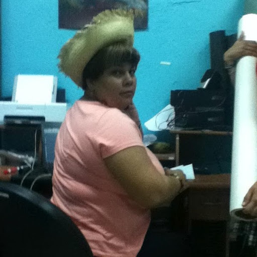 Janet Nieves Photo 11