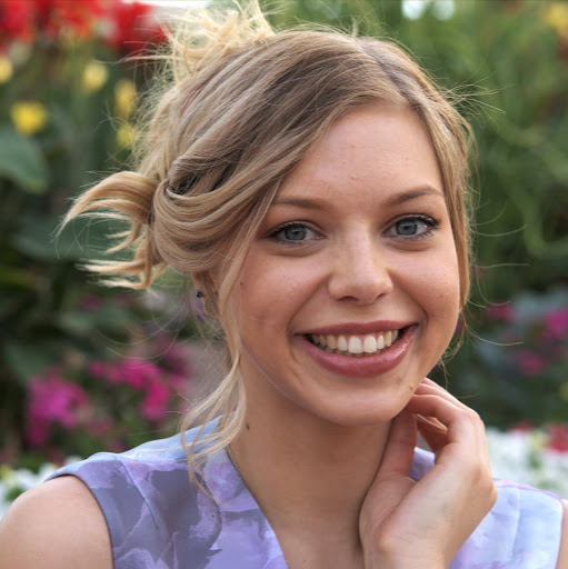 Victoria Bowman Photo 24