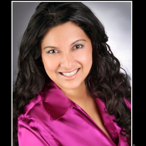 Claudia Torres Photo 12