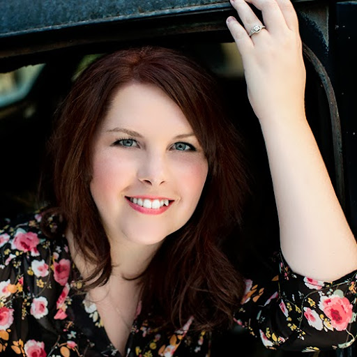 Renee Shields Photo 20