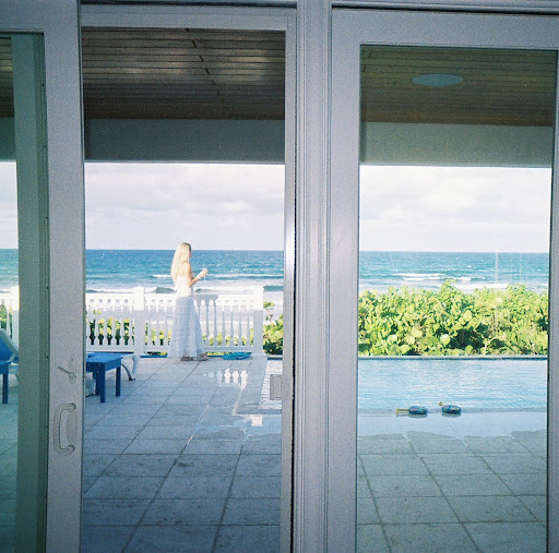 Janet Jones Photo 9