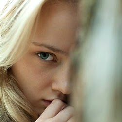 Julia Mercer Photo 21