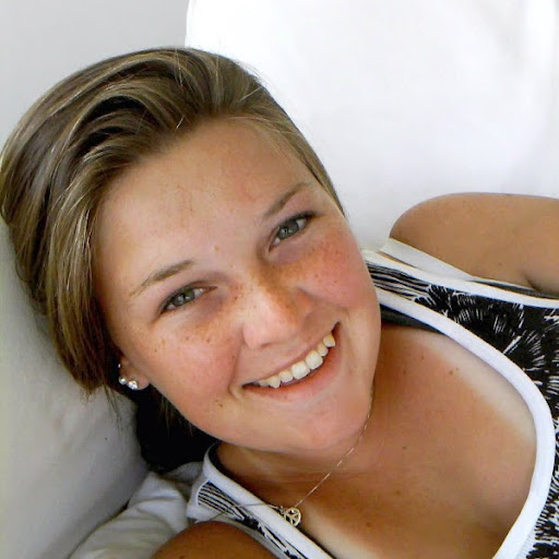 Emily Gaines Photo 31